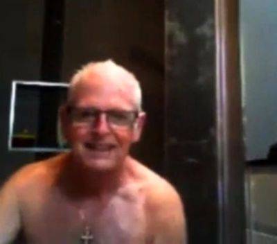 grandpa shower - drtuber.com